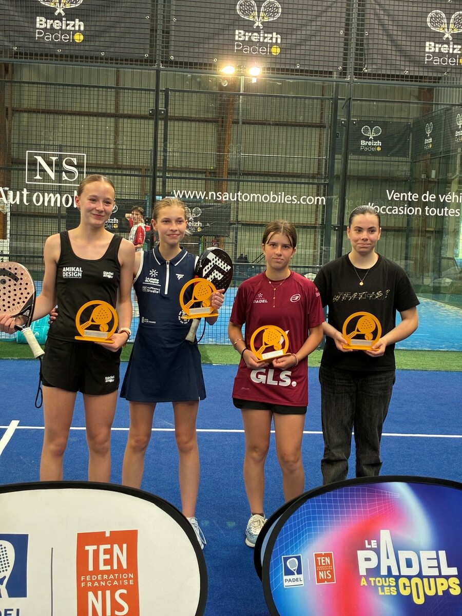 Fin de saison chargée pour les jeunes padelistes du TCB !